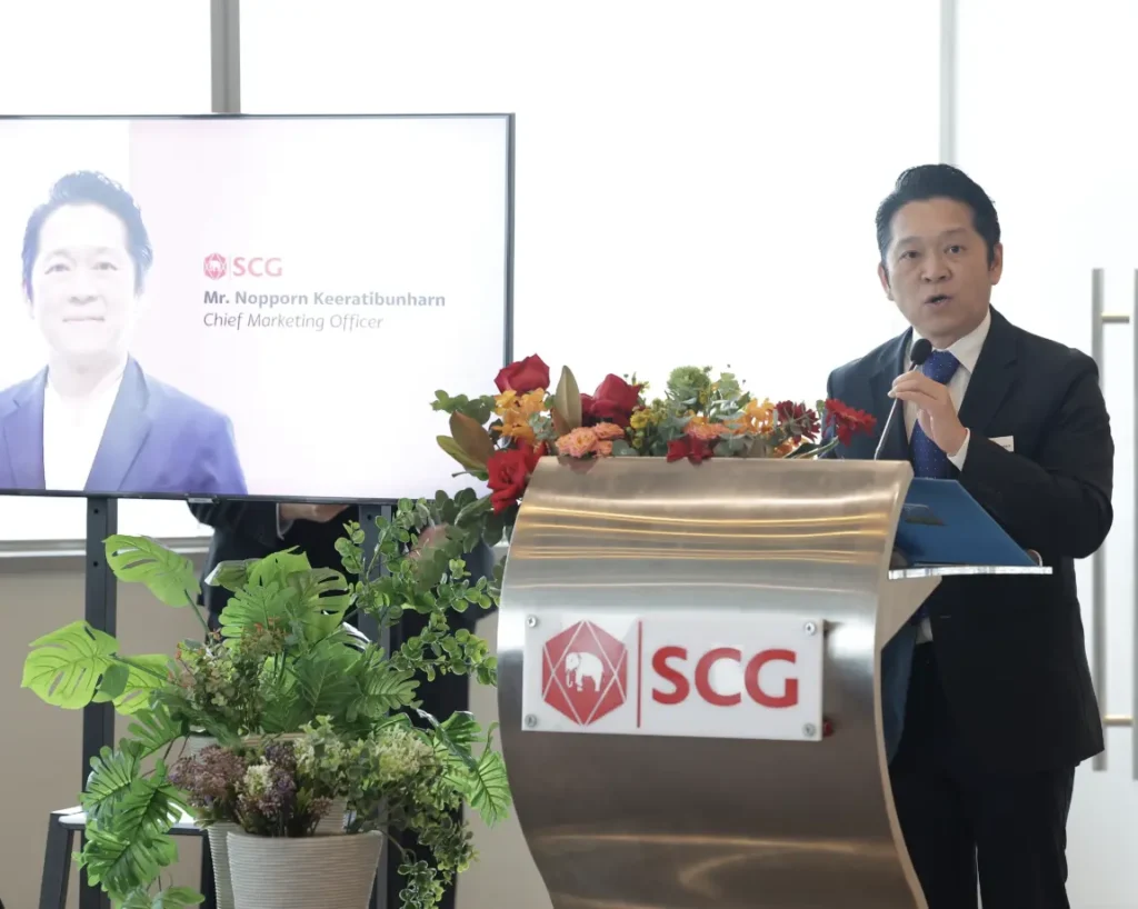 Business leaders from SCG and Samsung E&A at MOU ceremony in Bangkok